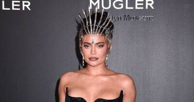 Kylie Jenner - Thierry Mugler - Kylie Jenner Declares Herself ‘Mugler King’ in Jeweled Crown and Corset Dress at Label’s Exhibition - usmagazine.com - France - California - city Brooklyn