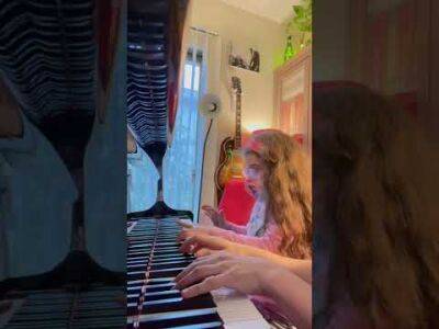This 5 Year Old Just Started Piano Lessons And… - perezhilton.com