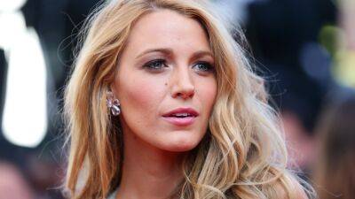 Blake Lively’s ‘Antique Grandma’ Manicure Is Surprisingly Chic—Photos - glamour.com - Britain