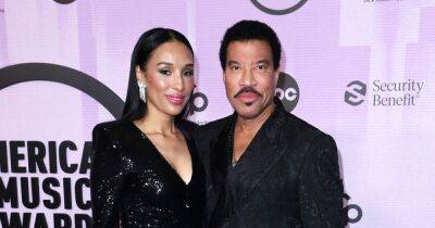 Lionel Richie - Carey Hart - Hottest Couples at the American Music Awards 2022: Pink and Carey Hart, Lionel Richie and Lisa Parigi and More - usmagazine.com - Los Angeles - USA - California - Switzerland - city Los Angeles, state California