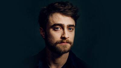 Daniel Radcliffe - Robbie Coltrane - 20 Questions On Deadline Podcast: Daniel Radcliffe On ‘Weird: The Al Yankovic Story’, Memories Of Growing Up ‘Harry Potter’ & His Guilty TV Pleasures - deadline.com