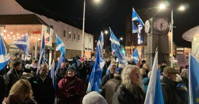Nicola Sturgeon - Pete Wishart - Perth demonstration in aftermath of the IndyRef2 no ruling - dailyrecord.co.uk - Britain - Scotland - city Westminster