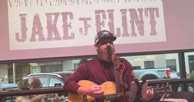 Jake Flint Dead at 37: Country Singer Dies Hours After Wedding to Brenda Flint - www.usmagazine.com - Oklahoma