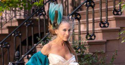 Sarah Jessica Parker Brings Back Carrie Bradshaw’s Iconic Vivienne Westwood Wedding Dress in ‘And Just Like That’ - www.usmagazine.com - New York - county Parker