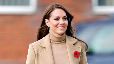 Kate Middleton - Katie Nicholl - Kate Middleton Praised for Braving Mud In Spike Heels - glamour.com - Britain - city Scarborough