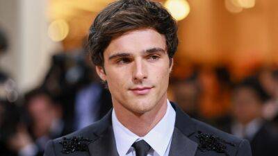 Jacob Elordi Went Full Elvis Presley in New Photo From the Set of 'Priscilla'—See Pics - www.glamour.com - Las Vegas - county Butler - city Easttown