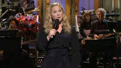 Amy Schumer Feels “Honor Of Being Final Host Before Midterm Abortions” In ‘SNL’ Monologue - deadline.com