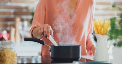Woman shares simple cooking hack to stop pasta water from boiling over - www.dailyrecord.co.uk - Beyond