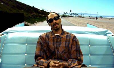 Snoop Dogg - Allen Hughes - Universal Hires Allen Hughes To Direct A Snoop Dogg Biopic - theplaylist.net