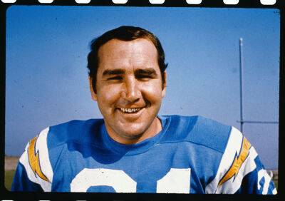 John Hadl Dies: Star Quarterback For The San Diego Chargers Was 82 - deadline.com - Los Angeles - Los Angeles - USA - county San Diego - Detroit - Houston - state Kansas - city Lions