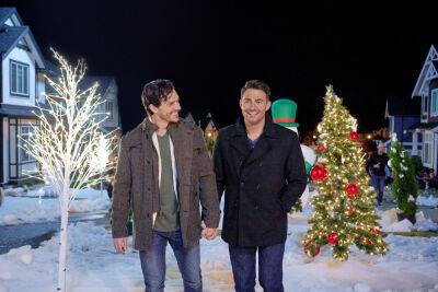 ‘The Holiday Sitter’: Hallmark’s First Christmas Movie Featuring Same-Sex Couple Is For “Other People In The World Who Want To Be Acknowledged” - deadline.com - Indiana - county Bennett