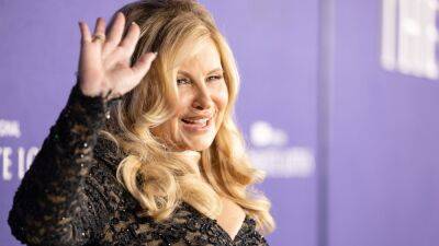 Jennifer Coolidge Wants to Clear the Air About Sleeping With ‘200 People’ After 'American Pie' - www.glamour.com - USA