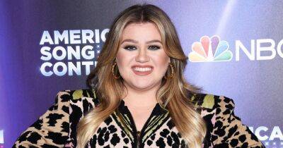 Watch Kelly Clarkson Perform the Christmas Song She Wrote Amid Her Divorce From Brandon Blackstock - www.usmagazine.com - USA - Texas