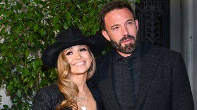 Ben Affleck Channels Jennifer Lopez by Singing at Their Star-Studded Christmas Party—Watch the Video - www.glamour.com - Los Angeles