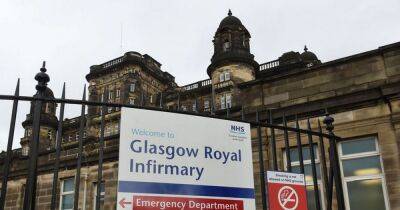 'Member of staff stabbed' on Glasgow hospital ward as police descend on scene - www.dailyrecord.co.uk - Scotland
