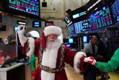 Netflix, Warner Bros Discovery, AMC Networks Among Top Media And Tech Gainers In Stock Market’s ‘Santa Claus Rally’ - deadline.com - city Santa Claus - Netflix
