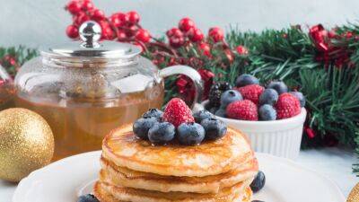 Christmas Eve - Raven - 34 Festive Christmas Brunch Ideas to Make Your Holiday Special - glamour.com - Britain - France