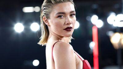 Florence Pugh - Emilia Wickstead - Florence Pugh in Valentino at the British Fashion Awards 2022—See Pics - glamour.com - Britain - London - Italy