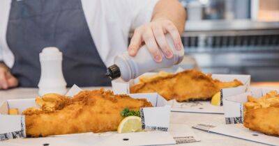 People are only now finding out that some fish and chip shops sell 'fake' vinegar - dailyrecord.co.uk - Britain - Scotland - Beyond