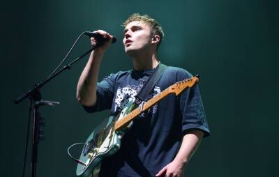 Sam Fender says people were “groomed to hate” Jeremy Corbyn - www.nme.com - Britain