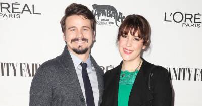 Jason Ritter Defends Wife Melanie Lynskey Against ‘Unsolicited Comments’ About Her Body - www.usmagazine.com - New Zealand