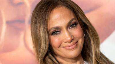 Jennifer Lopez Got a Chrome, Rose-Gold, Bedazzled, French-Tipped Manicure - www.glamour.com - Poland