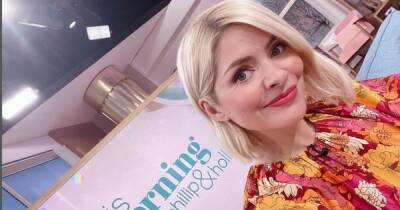 Holly Willoughby looks completely different without trademark blonde hair in sweet snap with rarely seen sister - www.manchestereveningnews.co.uk - London