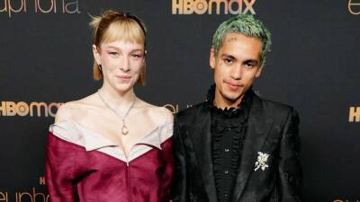 'Euphoria' Co-Stars Hunter Schafer and Dominic Fike Seemingly Confirm Romance With Kiss Pic - www.etonline.com
