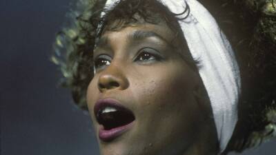 Whitney Houston's Super Bowl National Anthem Still Stands Strong 31 Years Later - www.etonline.com - Houston