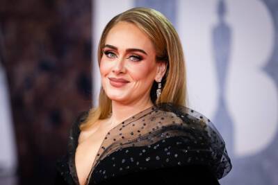 Adele Surprises Fans By Pole Dancing Onstage At Gay Nightclub Event - etcanada.com