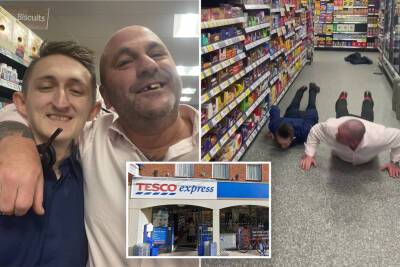 Grocery worker does ‘The Worm’ with drunk duo: ‘Best customer service ever’ - nypost.com