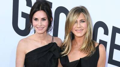Jennifer Aniston - Reese Witherspoon - Justin Theroux - Courteney Cox - Monica Geller - Courteney Cox's Throwback Birthday Tribute for Jennifer Aniston Is the Epitome of Friendship - etonline.com