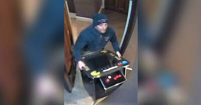 Police release CCTV of men they wish to speak to after Pac-Man arcade machine taken from pub - www.manchestereveningnews.co.uk
