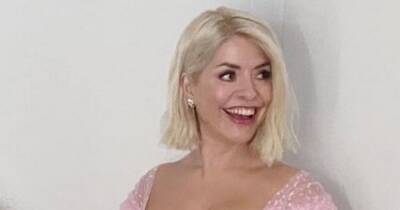 Holly Willoughby - Phillip Schofield - Stephen Mulhern - Holly Willoughby wows fans with pink Valentine's Day dress for Dancing On Ice - ok.co.uk