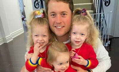 Matthew Stafford - Kelly Stafford - Matthew Stafford's Wife Kelly & Their 4 Kids - Cutest Family Photos! - justjared.com - Los Angeles - California - Indiana - Michigan - city Detroit, state Michigan - county Stafford