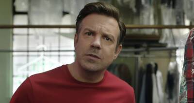 Jason Sudeikis - Jason Sudeikis Stars in TurboTax's Super Bowl 2022 Commercial - Watch Now! - justjared.com - London - New York - Los Angeles - state Iowa