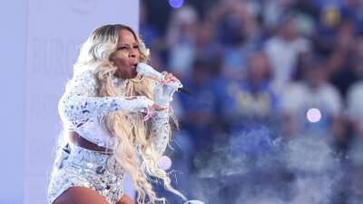 Mary J. Blige Wore Blinged-Out Micro Shorts to the 2022 Super Bowl and Looked Fabulous - www.glamour.com