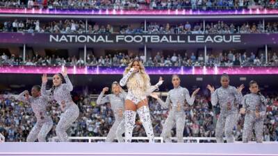 Mary J. Blige Brings the Drama As Kendrick Lamar Pays Homage to L.A. During Super Bowl Halftime Show - www.etonline.com - New York - Los Angeles