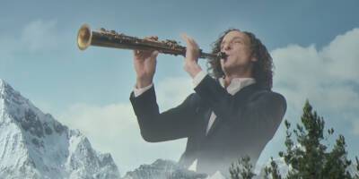 Kenny G Plays Sax in Busch Beer’s Super Bowl 2022 Commercial - WATCH NOW! - www.justjared.com