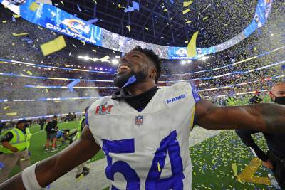Stars React To The Los Angeles Rams Winning The 2022 Super Bowl - etcanada.com - Los Angeles - Los Angeles - county Banks