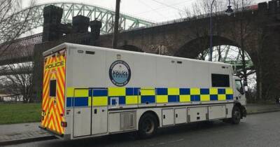 Police divers search under bridge after man arrested on suspicion of murder - www.manchestereveningnews.co.uk