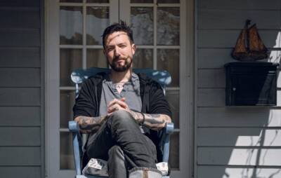 Frank Turner on losing Scott Hutchison and finding “acceptance” on his new album - www.nme.com - USA