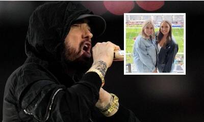 Eminem’s daughters Hailie and Alaina support their father as he takes a knee during Super Bowl Halftime Show - us.hola.com