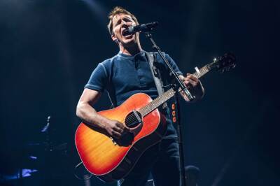 Justin Trudeau - Barry Manilow - James Blunt Offers His Music To Disperse Protestors - etcanada.com - France - New Zealand