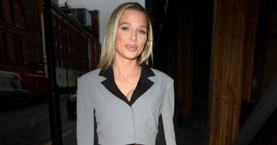 Helen Flanagan shows off toned abs as she embraces return of noughties fashion trend - www.manchestereveningnews.co.uk - Manchester