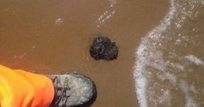 Warning over 'tar balls' washing up along Merseyside and Lancashire coast after oil spill - www.manchestereveningnews.co.uk - Britain