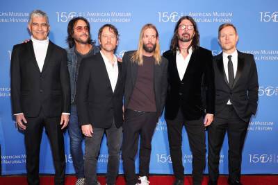 Foo Fighters Share Lionel Richie’s Hilarious Cameo From Their New Horror Movie ‘Studio 666’ - etcanada.com