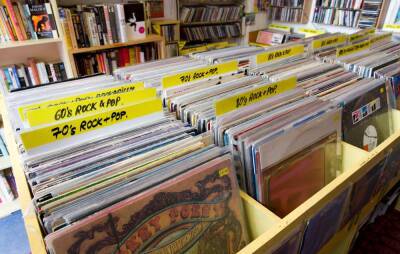 UK vinyl sales set to overtake CDs in 2022 - www.nme.com - Britain
