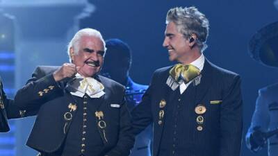 Alejandro Fernández - Vicente Fernandez - Alejandro Fernández Honors Late Dad Vicente on What Would've Been His 82nd Birthday - etonline.com - Spain - Mexico