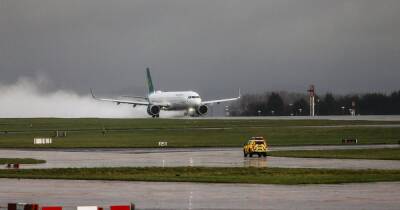 Skilled pilots filmed landing at Manchester Airport as Storm Eunice hits UK with record winds - www.manchestereveningnews.co.uk - Britain - Scotland - Manchester - county Isle Of Wight